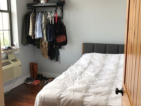 4th image of 27 Spencer Pl #5A