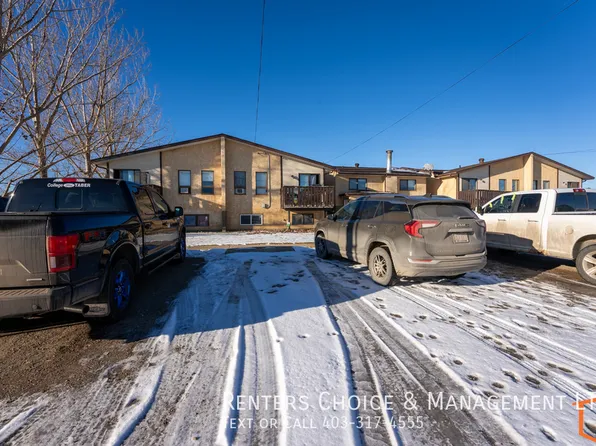 5205 57th St #6, Taber, AB T1G 1M7
