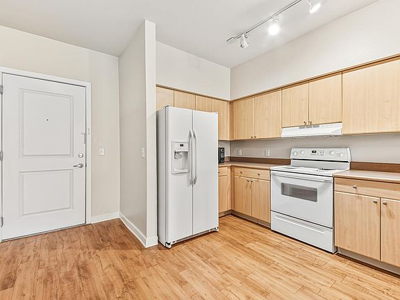 4th image of 1830 N Gaylord St #407