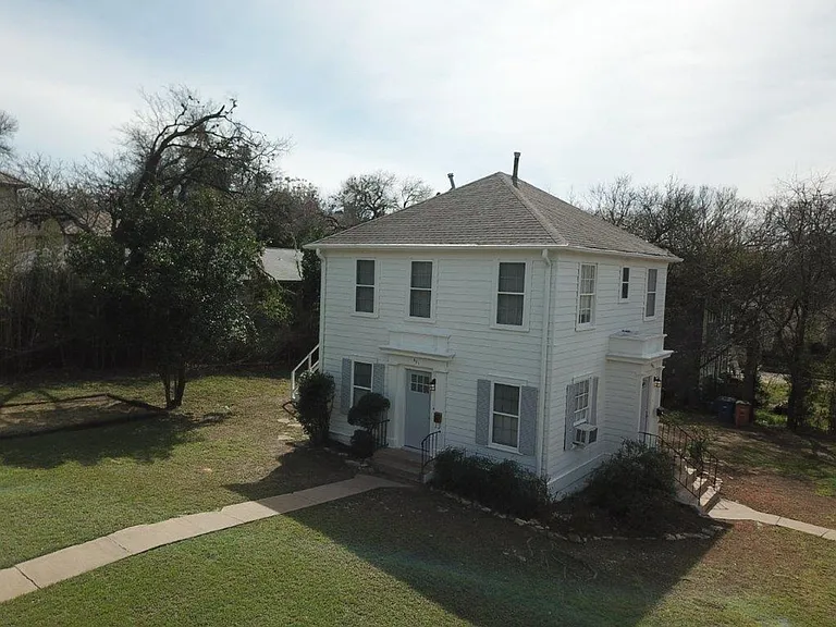 3211 Tom Green St #A — Photo 24