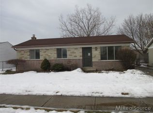 29533 Gregg Dr, Roseville, MI 48066