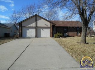 2825 SW Ancaster Rd, Topeka, KS 66614