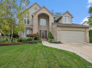 170 Easton Dr, South Lyon, MI 48178