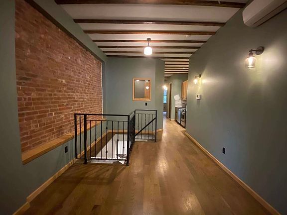3rd image of 194 Montrose Ave #1D