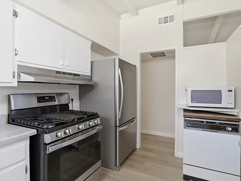 1265 Prescott Ave — Photo 12