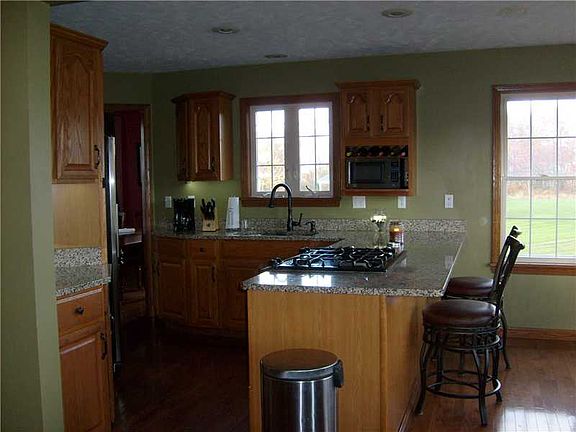 5th image of 10909 Village Cir