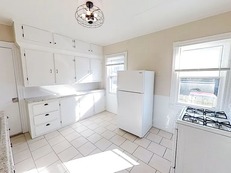 279 Pearl St — Photo 3