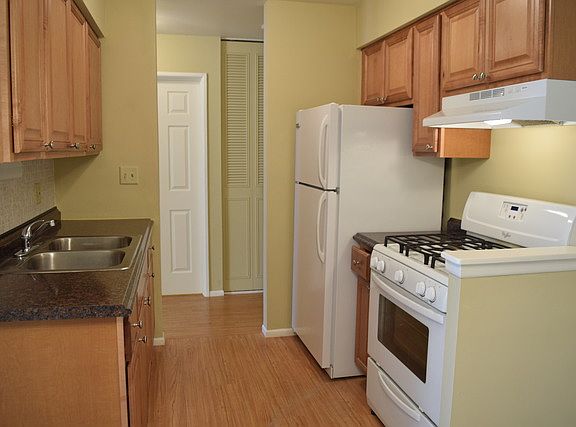 3rd image of 1880 Bonnie Ln APT 205