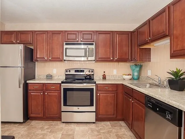 1 bed, 1.0 bath, 750 sqft, $1,965 — Photo 3