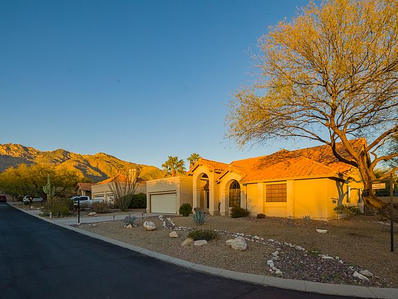 3rd image of 6042 N Calle Matamoros