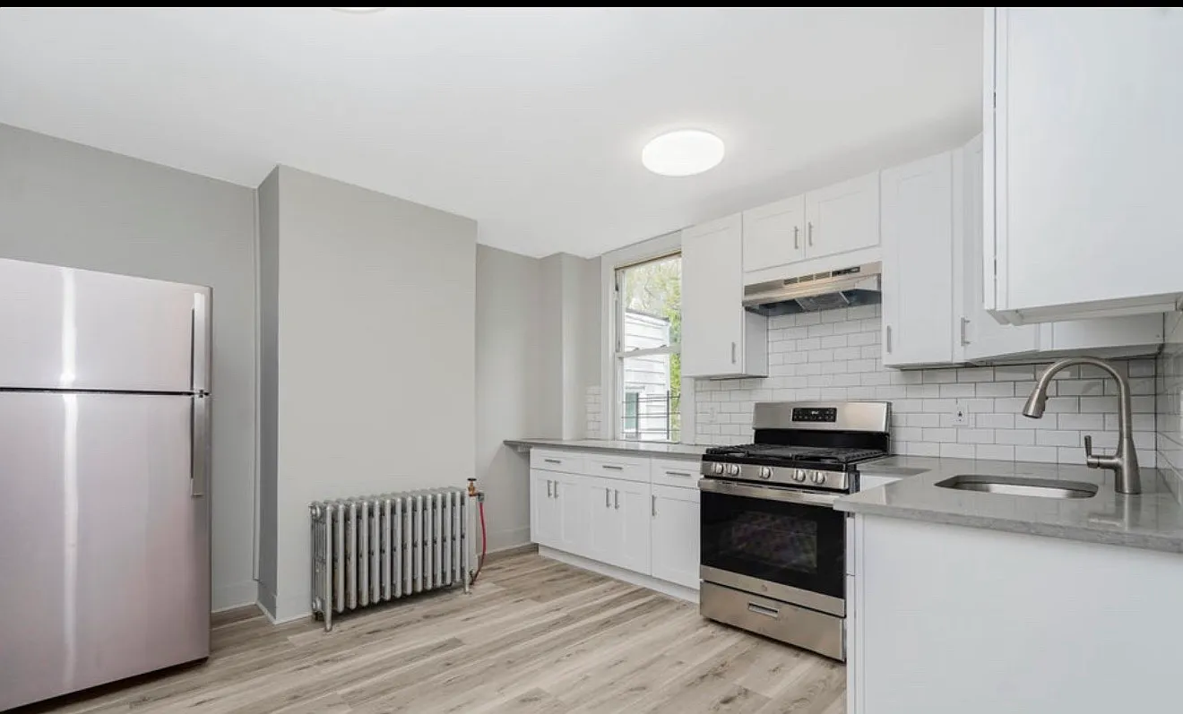 3 bed, $3,577 — Photo 2