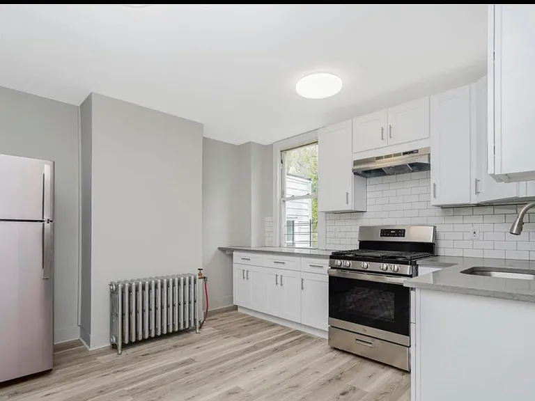 75 Taft Ave #2 — Photo 2