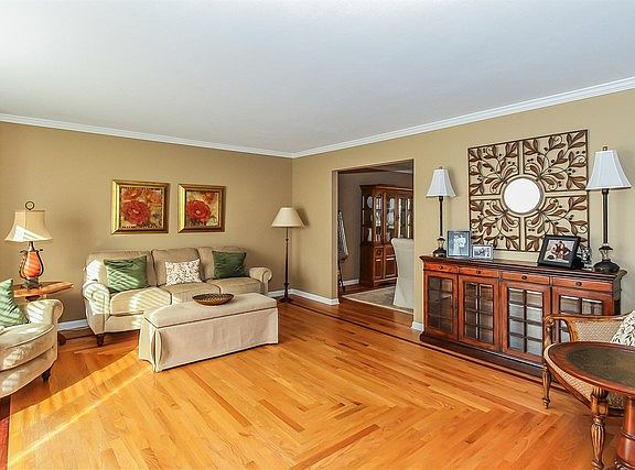 4th image of 143 Williamsburg Dr