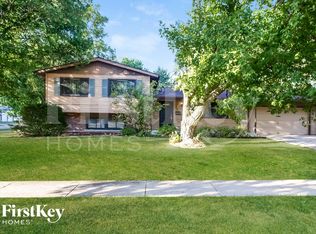 148 Berkshire Dr, Crystal Lake, IL 60014