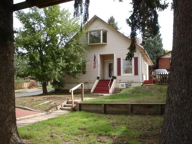 Mountain views! Tiered yard, 2 decks!