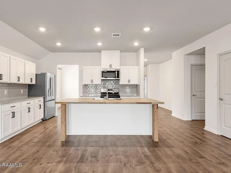 619 Griffiths Ct — Photo 12