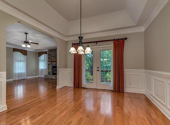 5th image of 55 Oak Apple Ln