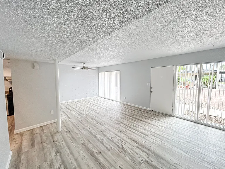 6802 N 17th Ave — Photo 16