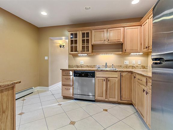 5th image of 517 Josephine St