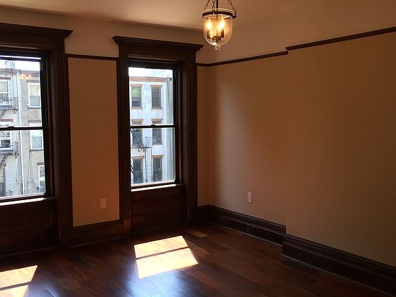 3rd image of 860 Lafayette Ave #Triplex