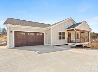 56 White Oak Pl, Mars Hill, NC 28754