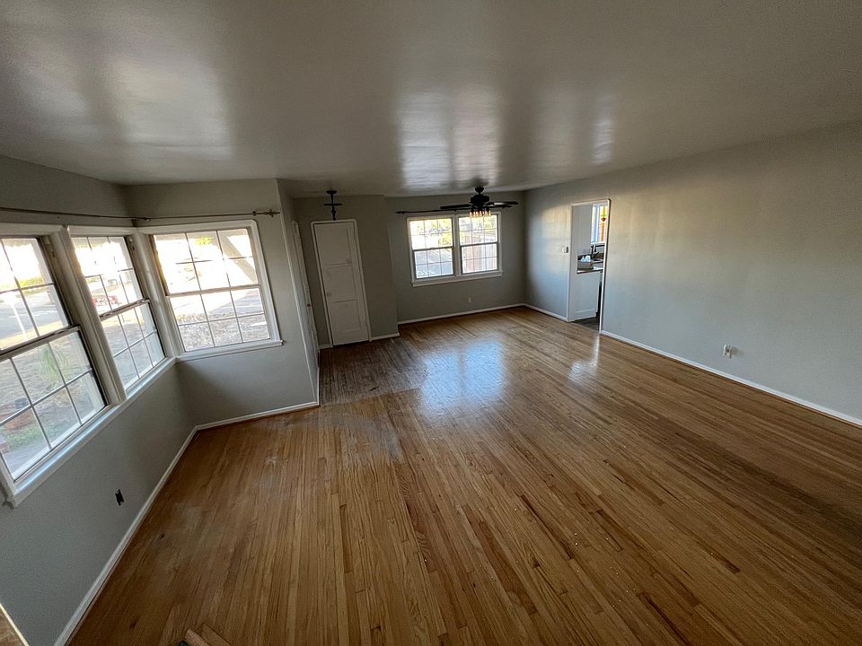 1st image of 1050 8th Pl
