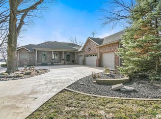 208 Maple Grove Ln, Springfield, IL 62712