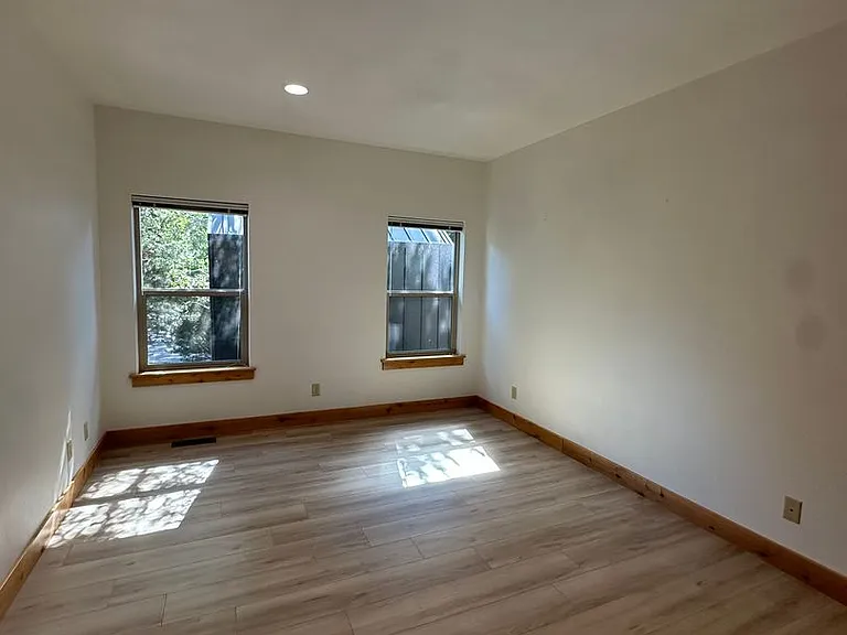 115 NW Mount Washington Dr — Photo 16