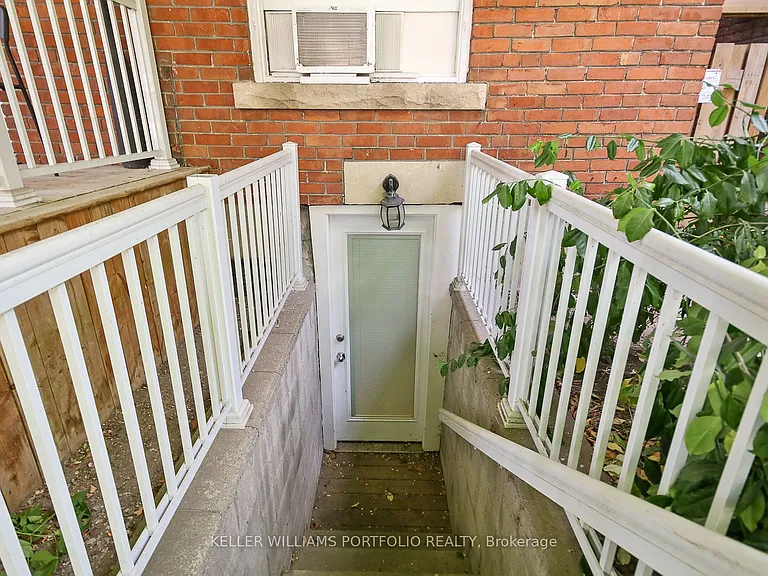 35 Humberside Ave #1 — Photo 17