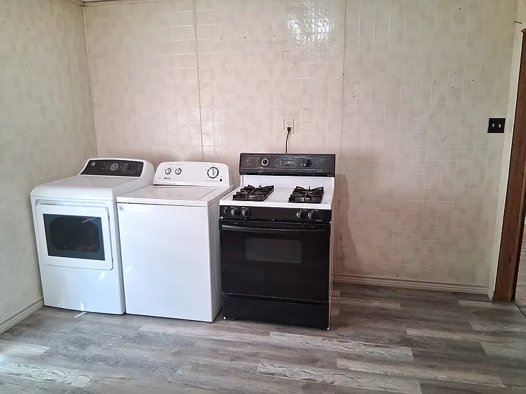 1210 S Weatherford St — Photo 5