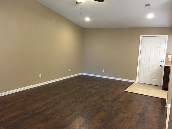 5th image of 2006 Village Green Dr #1