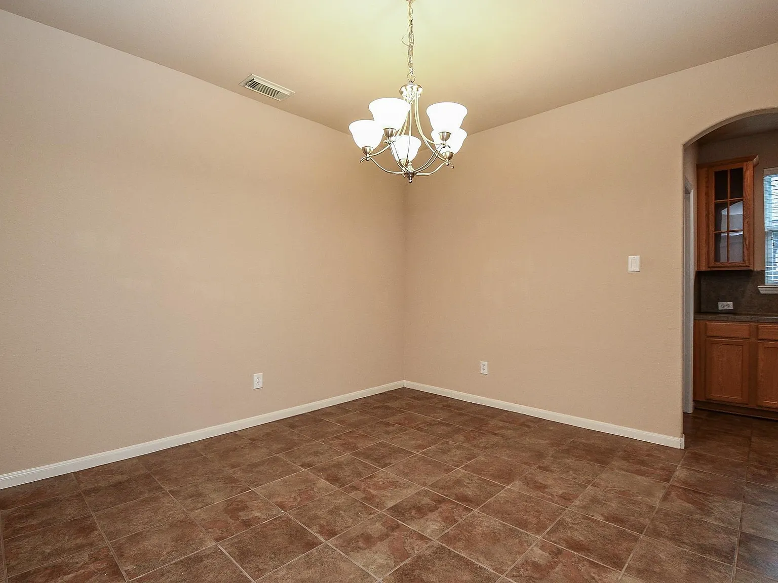 5 bed, 3.0 bath, 3031 sqft, $2,800 — Photo 4