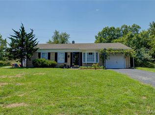 1000 Savoy Ln, Manchester, MO