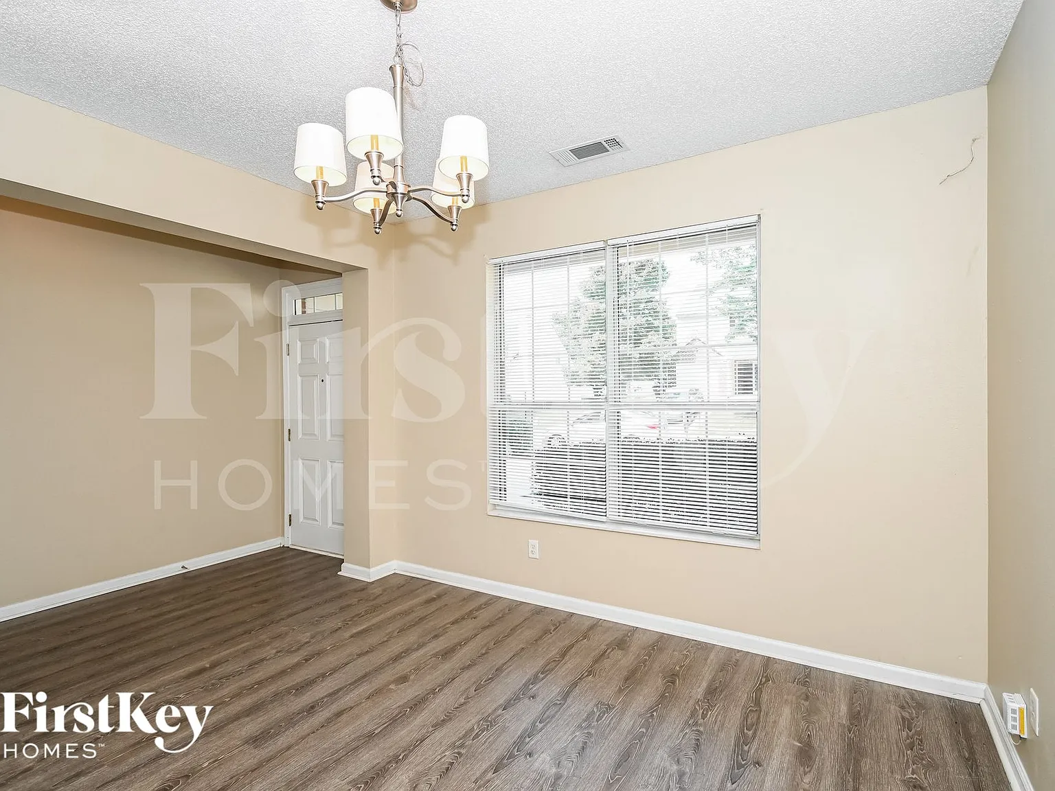 3 bed, 2.5 bath, 1812 sqft, $2,255 — Photo 4