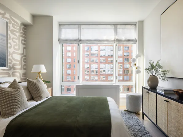 210 Warren Street image 5 of 8