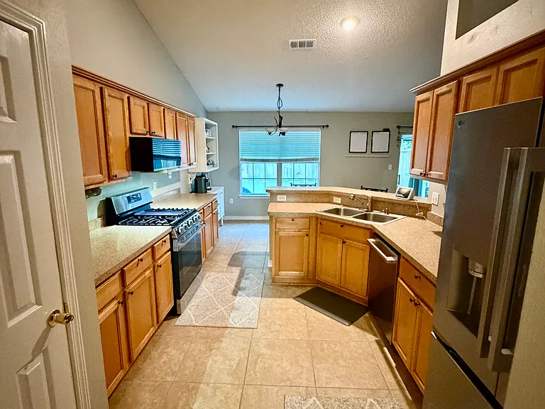 596 Batten Blvd — Photo 7