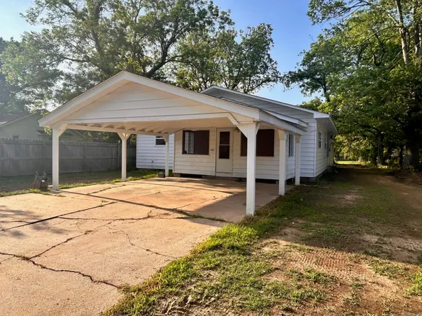 208 W Park Ave, Gillett, AR 72055