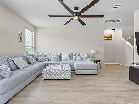 2nd image of 381 Bloomsbury Dr
