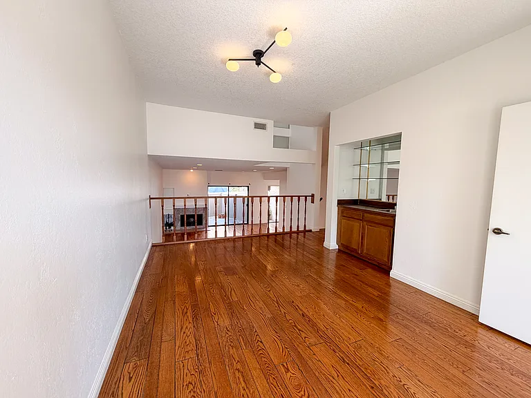 18242 Burbank Blvd #8 — Photo 10