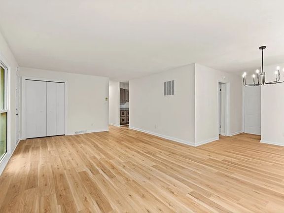 4th image of 1539 Benbow St