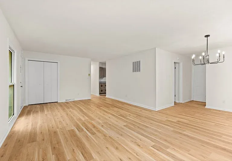 1539 Benbow St — Photo 4