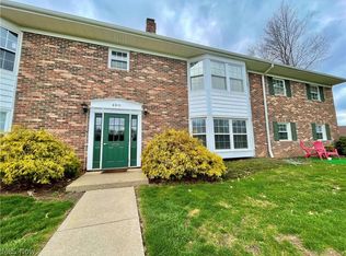 6910 Carriage Hill Dr, Brecksville, OH
