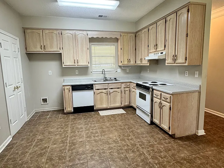 9931 Riggan Dr — Photo 4
