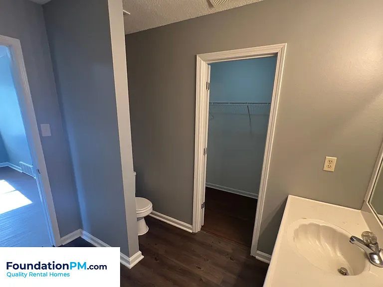 4529 Longtree Ave — Photo 15