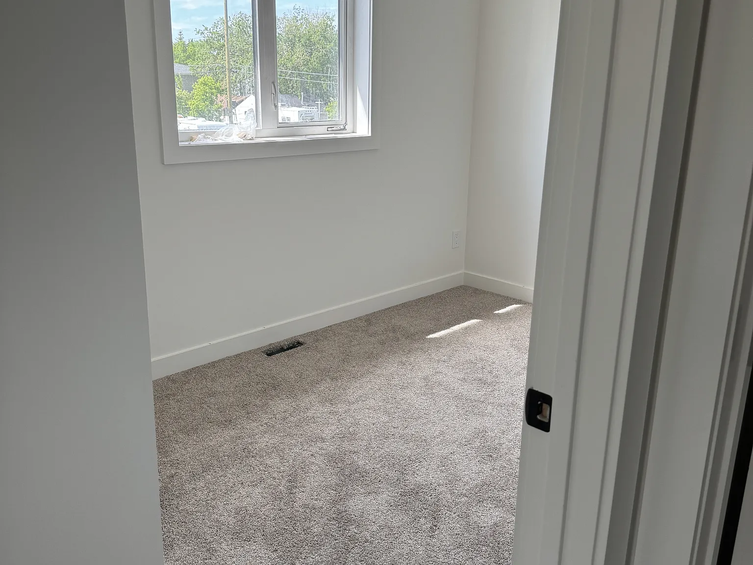 3 bed, 2.5 bath, 1300 sqft, $2,195 — Photo 3