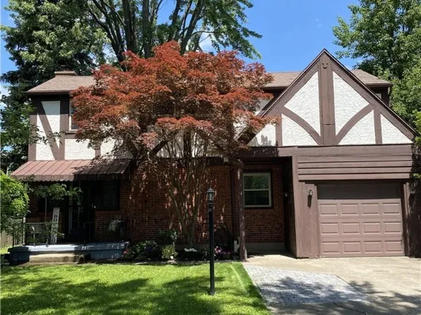 11 Colonial Dr, Amherst, NY 14226