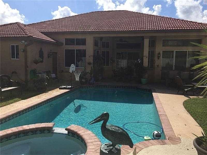 1st image of 637 Heritage Dr
