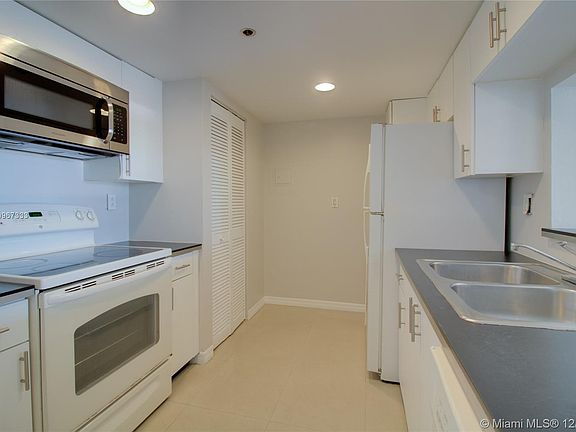 4th image of 1717 N Bayshore Dr #A-1653