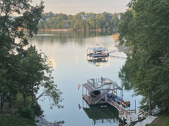 2nd image of 886 Hopkins Ln