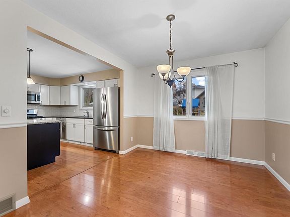 5th image of 2326 Kingsway Dr